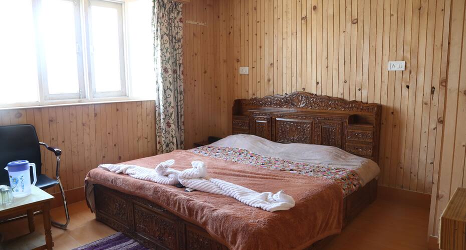 Hotel Burj, Srinagar 5